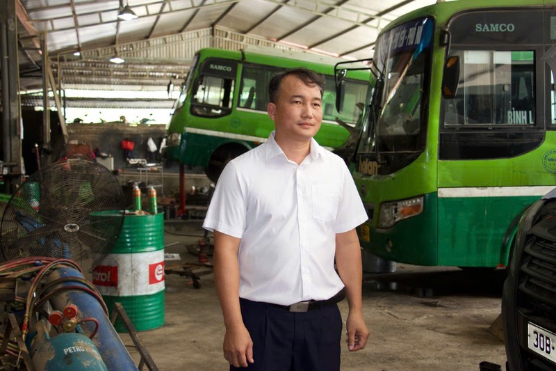 Ông Bùi Trung Dũng - Phó Giám đốc Agribank Chi nhánh Thái Nguyên cùng cán bộ xuống cơ sở động viên khách hàng Ảnh 6.jpg