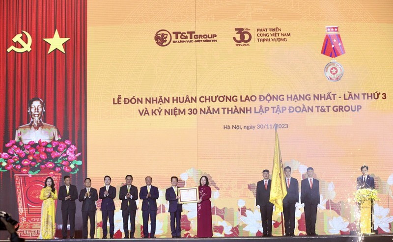 T&T Group ba lần vinh dự đón nhận Huân chương Lao động hạng Nhất do Đảng, Nhà nước trao tặng. Ảnh 3.jpg