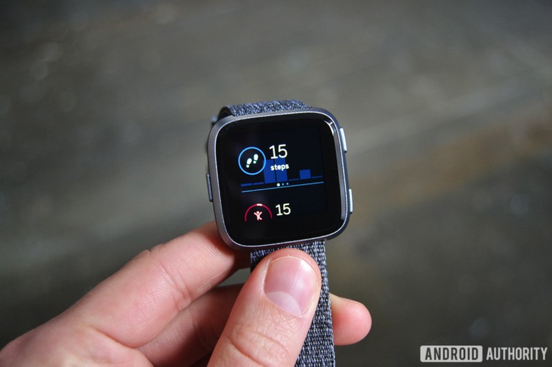 Trên tay Fitbit Versa: lịch lãm, sang trọng, giá 200 USD ảnh 3 Trên tay Fitbit Versa: lịch lãm, sang trọng, giá 200 USD ảnh 3