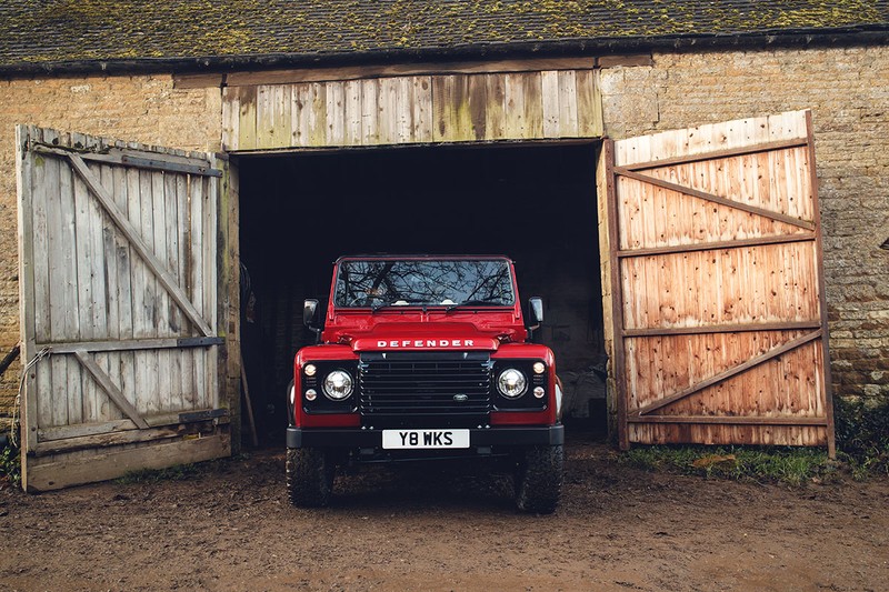 Kỷ niệm 70 năm, Land Rover ra mắt Defender Works V8  bản đặc biệt ảnh 10