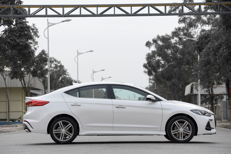 Hyundai Elantra Sport động cơ Turbo ra mắt khách hàng Việt, giá 729 triệu ảnh 7