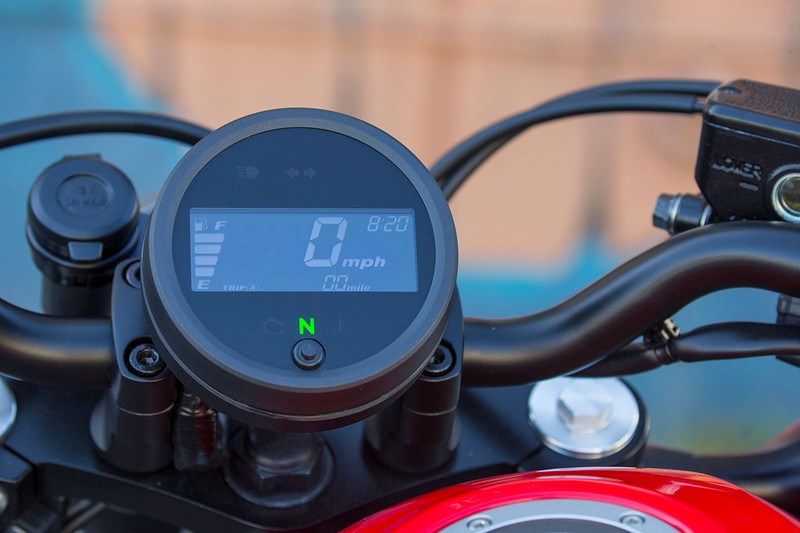 Bảng đồng hồ thể hiện sự hiện đại trong vóc dáng cổ điển