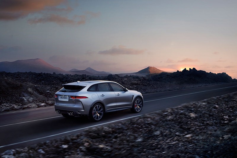 Jaguar trình làng F-PACE SVR, thách thức Porsche Cayenne S ảnh 4 Jaguar trình làng F-PACE SVR, thách thức Porsche Cayenne S ảnh 4