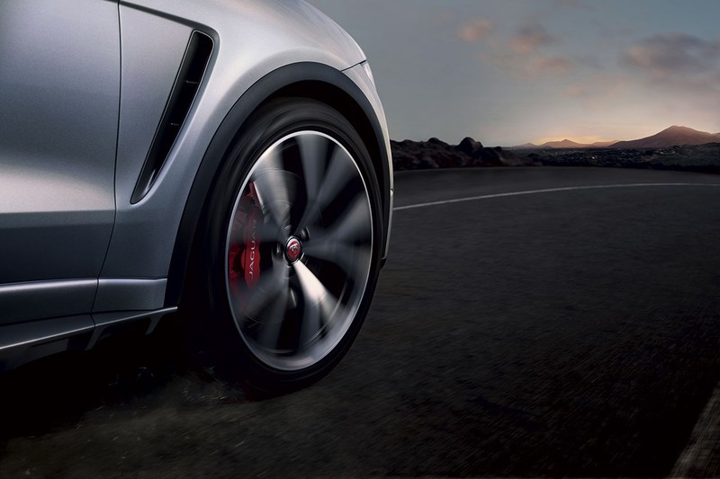 Jaguar trình làng F-PACE SVR, thách thức Porsche Cayenne S ảnh 7 Jaguar trình làng F-PACE SVR, thách thức Porsche Cayenne S ảnh 7