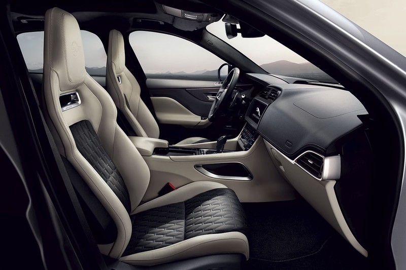 Jaguar trình làng F-PACE SVR, thách thức Porsche Cayenne S ảnh 3 Jaguar trình làng F-PACE SVR, thách thức Porsche Cayenne S ảnh 3