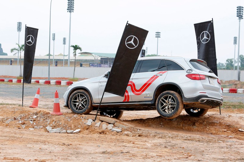 Học viện lái xe an toàn Mercedes-Benz 2018 có gì mới? ảnh 13