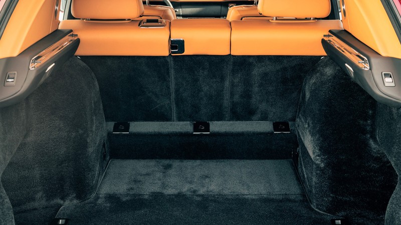 Rolls-Royce Cullinan 2018: Chiếc SUV siêu sang đáng mong đợi của năm 2018 ảnh 18