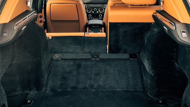 Rolls-Royce Cullinan 2018: Chiếc SUV siêu sang đáng mong đợi của năm 2018 ảnh 19
