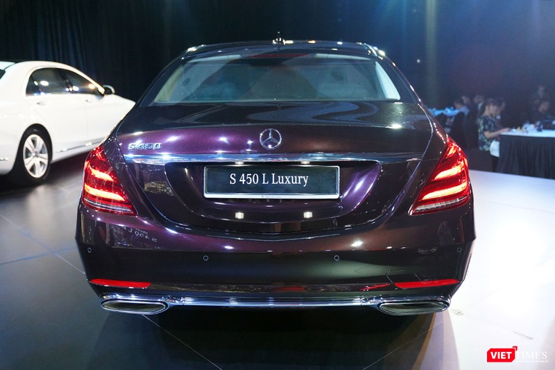 Cụm đèn hậu được tinh chỉnh lại mang lại cái nhìn tinh tế hơn