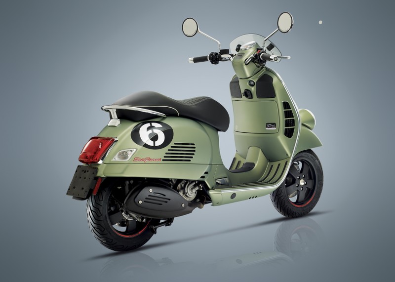Vespa Sei Giorni sở hữu khối động cơ 4 thì 300cc, làm mát bằng dung dịch, công suất 15,6 kW tại 7.750 vòng/phút, mô-men xoắn cực đại 22 Nm tại 5000 vòng/phút.