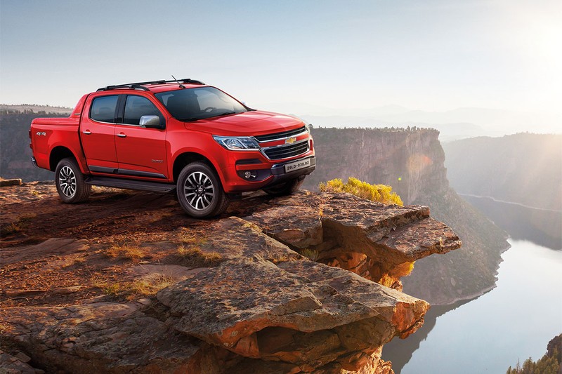 Chevrolet Colorado có tới 6 phiên bản từ dẫn động 1 cầu cho tới 2 cầu cùng hộp số tự động và số sàn 6 cấp để ngườ tiêu dùng lựa chọn.