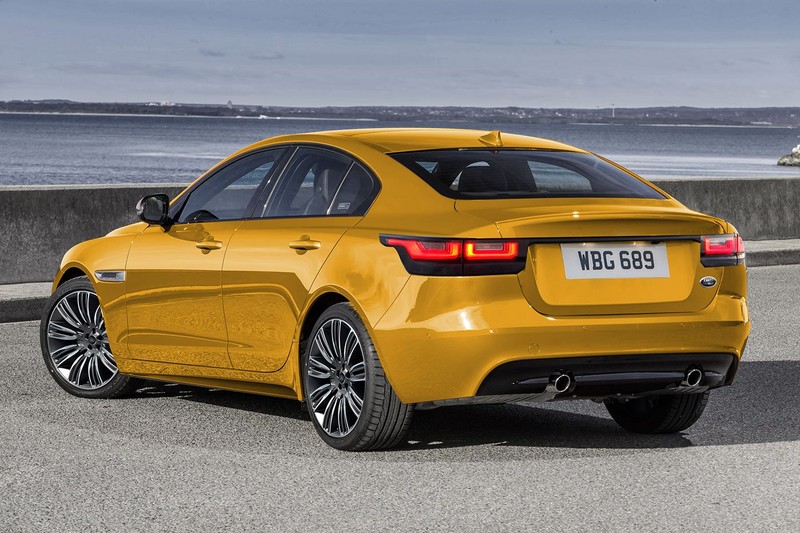 .....nhưng cũng có thể sẽ là một mẫu sedan cỡ lớn hạng sang để cạnh tranh với Mercedes-Benz S-Class.