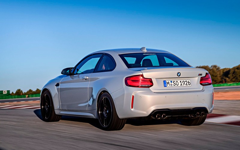 Dù muốn loại bỏ hộp số sàn nhưng do nhu cầu thị trường, BMW vẫn quyết định giữ lại trên các mẫu xe M, chí ít là trong giai đoạn hiện tại. Dù muốn loại bỏ hộp số sàn nhưng do nhu cầu thị trường, BMW vẫn quyết định giữ lại trên các mẫu xe M, chí ít là trong giai đoạn hiện tại.