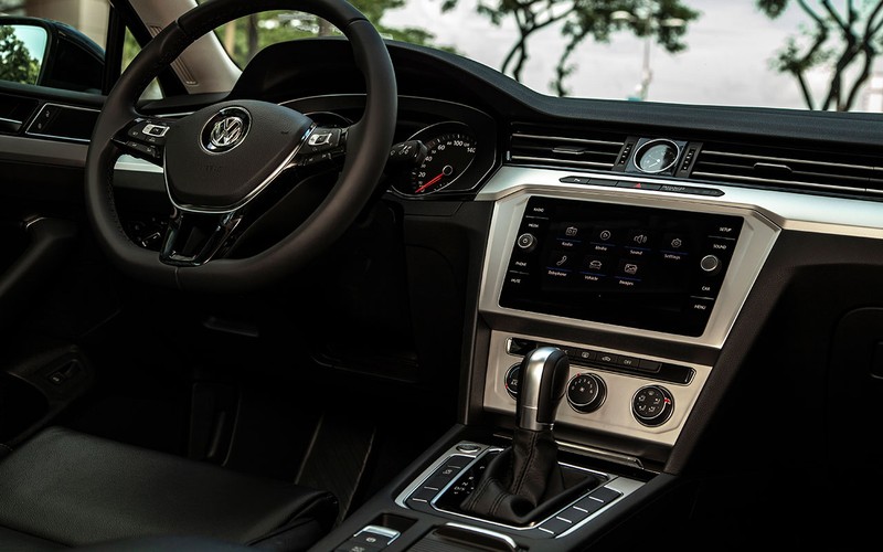 Vô lăng 3 chấu tự động thu lại khi va chạm