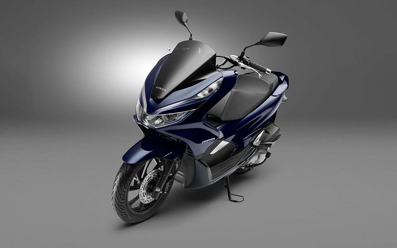 So với phiên bản PCX 150cc, phiên bản PCX Hybrid đắt hơn gần 20 triệu đồng. So với phiên bản PCX 150cc, phiên bản PCX Hybrid đắt hơn gần 20 triệu đồng.