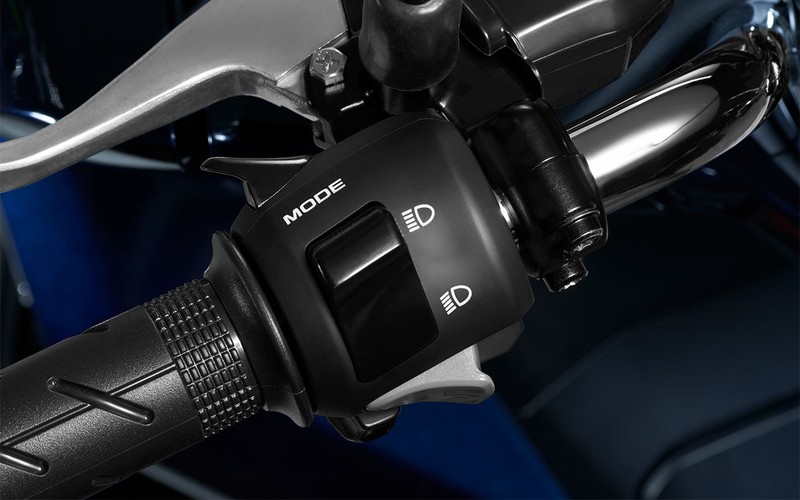 Nút chuyển các chế độ lái được chuyển đổi một cách đơn giản bằng công tắc trên tay lái bên trái. Nút chuyển các chế độ lái được chuyển đổi một cách đơn giản bằng công tắc trên tay lái bên trái.