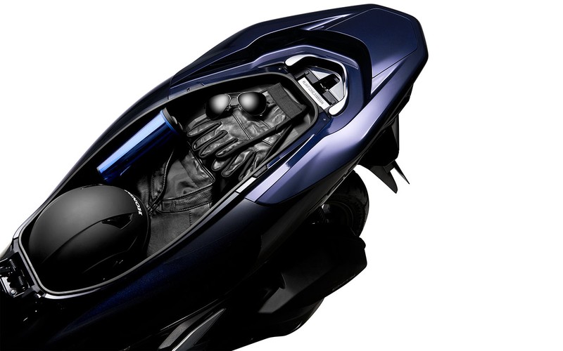 Dung tích cốp chứa đồ của Honda PCX Hybrid chỉ còn 23,3 lít. Dung tích cốp chứa đồ của Honda PCX Hybrid chỉ còn 23,3 lít.