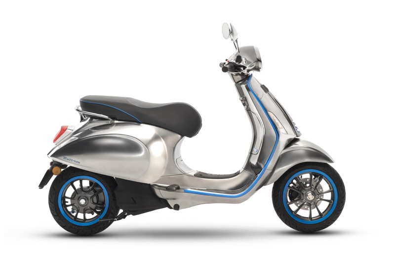 Ngoại hình của phiên bản chạy điện Vespa Electtrica không quá khác biệt so với phiên bản sử dụng động cơ xăng.