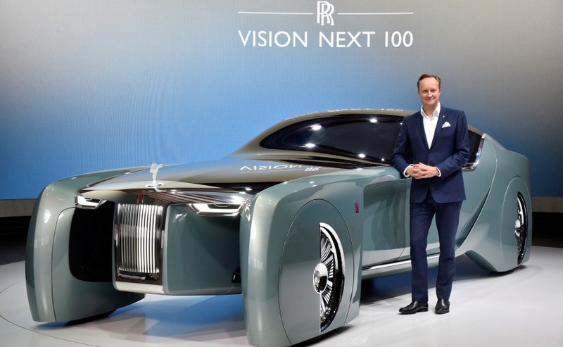 Mẫu Rolls-Royce 103EX concept được Giles Taylor thiết kế nhân dịp kỷ niệm 100 năm tập đoàn BMW. Mẫu Rolls-Royce 103EX concept được Giles Taylor thiết kế nhân dịp kỷ niệm 100 năm tập đoàn BMW.