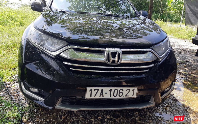 Hiện tượng đèn pha bị hấp hơi nước xảy ra chỉ ít ngày sau khi anh T vừa mới mua chiếc xe CR-V bản E về sử dụng. Hiện tượng đèn pha bị hấp hơi nước xảy ra chỉ ít ngày sau khi anh T vừa mới mua chiếc xe CR-V bản E về sử dụng.