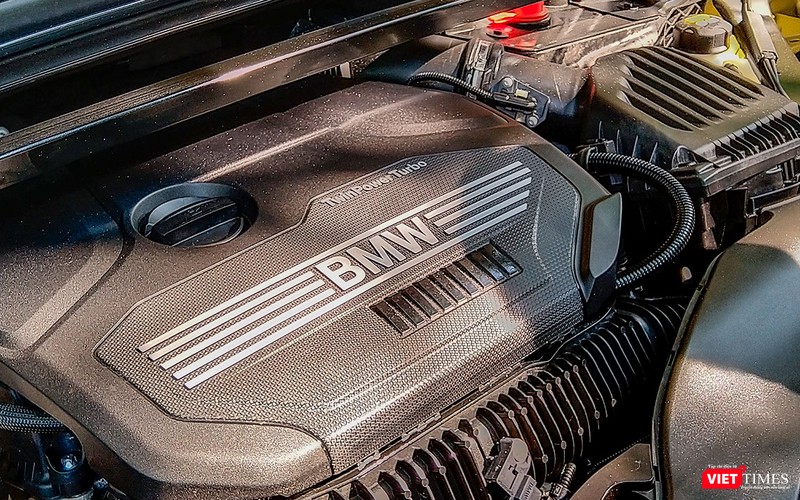 BMW X2 được trang bị động cơ 2.0L Twin Power Turbo công suất 192 mã lực, mô-men xoắn 280 Nm đi kèm hộp số ly hợp kép 7 cấp Steptronic, giúp chiếc xe tăng tốc từ 0-100 km/h trong 7,7 giây, đạt vận tốc tối đa 227 km/h. BMW X2 được trang bị động cơ 2.0L Twin Power Turbo công suất 192 mã lực, mô-men xoắn 280 Nm đi kèm hộp số ly hợp kép 7 cấp Steptronic, giúp chiếc xe tăng tốc từ 0-100 km/h trong 7,7 giây, đạt vận tốc tối đa 227 km/h.