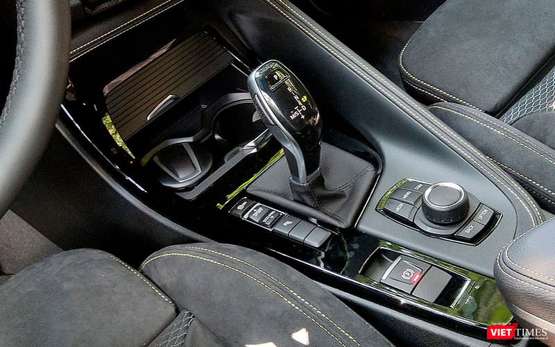 Thay vì sử dụng hộp số tự động dang cơ khí giống như X1, BMW X2 sử dụng loại hộp số tự động điện tử đã làm nên đặc trưng của thương hiệu BMW. Thay vì sử dụng hộp số tự động dang cơ khí giống như X1, BMW X2 sử dụng loại hộp số tự động điện tử đã làm nên đặc trưng của thương hiệu BMW.