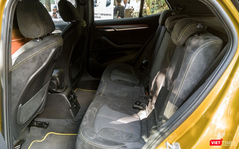 Dù kích thước không phải là lớn nhưng hàng ghế dành cho hành khách phía sau khá rộng rãi. Dù kích thước không phải là lớn nhưng hàng ghế dành cho hành khách phía sau khá rộng rãi.