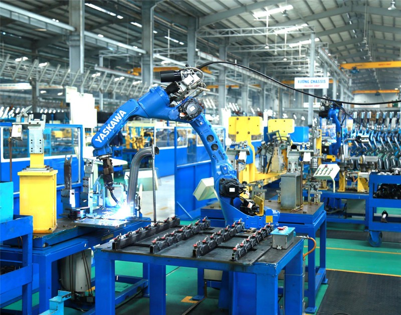Robot hàn ống xả ô tô - sản phẩm xuất khẩu của Tổ hợp cơ khí Thaco. Robot hàn ống xả ô tô - sản phẩm xuất khẩu của Tổ hợp cơ khí Thaco.