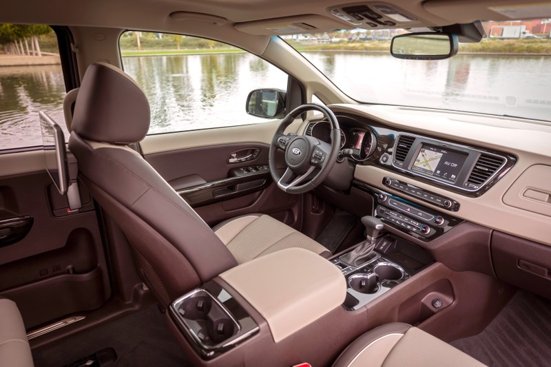 Hệ thống phanh tay điện tử là một trong những trang bị mới trên Kia Sedona 2018. Hệ thống phanh tay điện tử là một trong những trang bị mới trên Kia Sedona 2018.