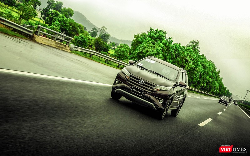 Toyota Rush không thể hiện nhiều sự mạnh mẽ khi chạy trên đường cao tốc do giới hạn về hiệu suất.