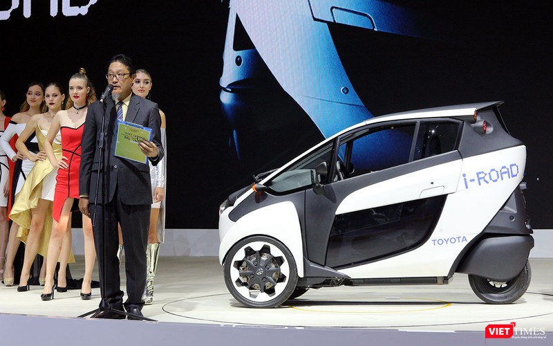 Toyota i-Road nhận được sự chú ý nhờ kiểu dáng nhỏ gọn, rất phù hợp với việc di chuyển tại các thành phố lớn đông đúc dân cư. Toyota i-Road nhận được sự chú ý nhờ kiểu dáng nhỏ gọn, rất phù hợp với việc di chuyển tại các thành phố lớn đông đúc dân cư.