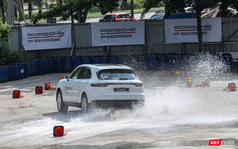 Bài tập chạy trên đường trơn trượt và tranh vật cản