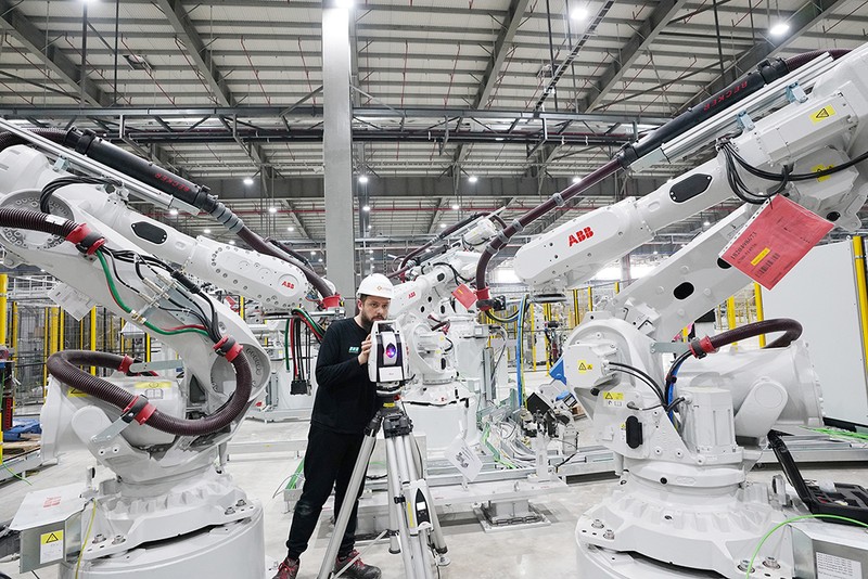 Việc lắp đặt Robot do các chuyên gia và kỹ sư đến từ Đức và các quốc gia có nền công nghiêp phát triển. Mọi quy trình đều phải được tuân thủ nghiêm ngặt đảm bảo chính xác và an toàn tuyệt đối. Việc lắp đặt Robot do các chuyên gia và kỹ sư đến từ Đức và các quốc gia có nền công nghiêp phát triển. Mọi quy trình đều phải được tuân thủ nghiêm ngặt đảm bảo chính xác và an toàn tuyệt đối.