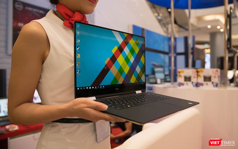 Dell XPS 15 9575 là mẫu laptop 15 inch 2 trong 1 mỏng nhất thế giới . Dell XPS 15 9575 là mẫu laptop 15 inch 2 trong 1 mỏng nhất thế giới .