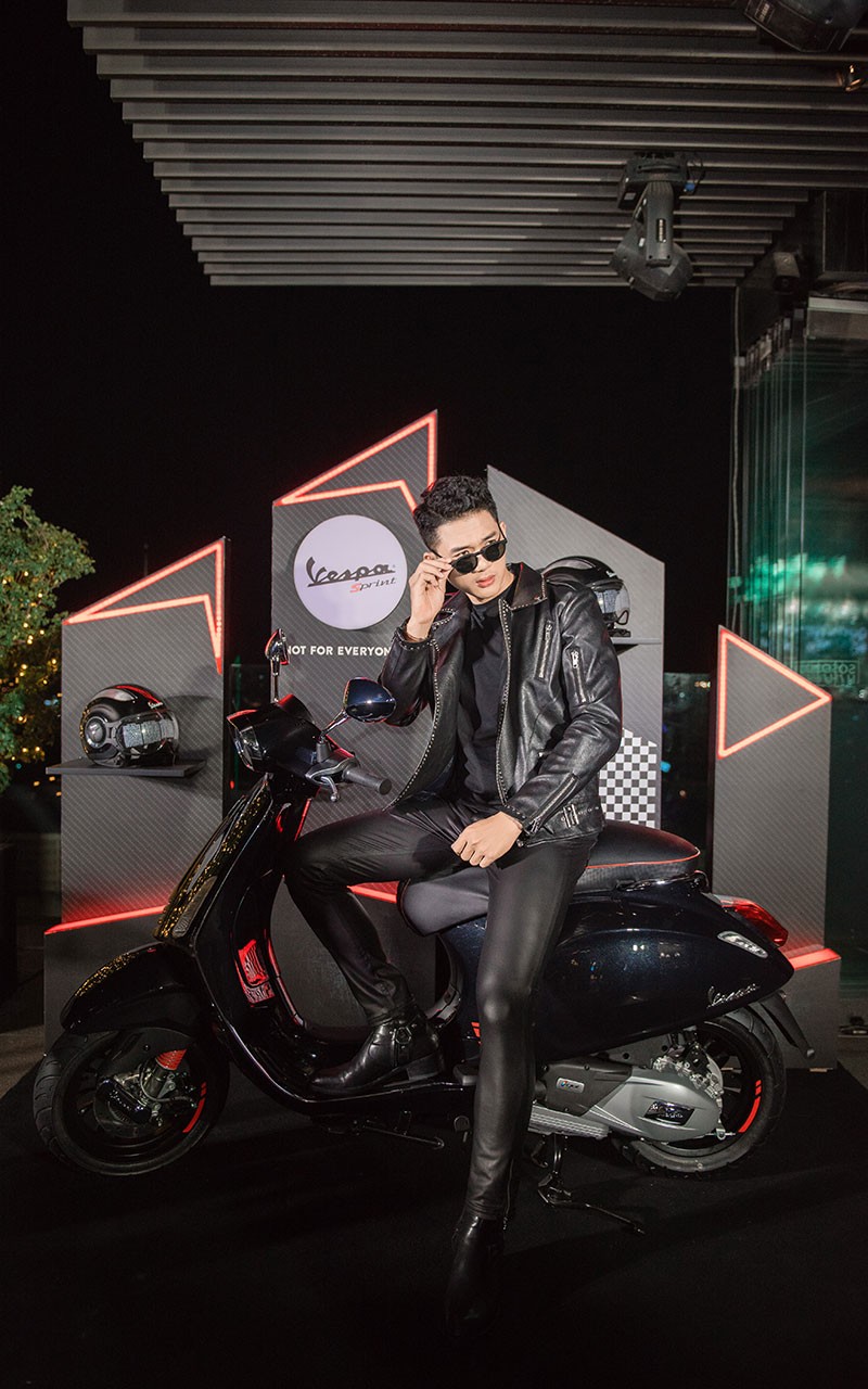Phiên bản Vespa Sprint Carbon 125cc