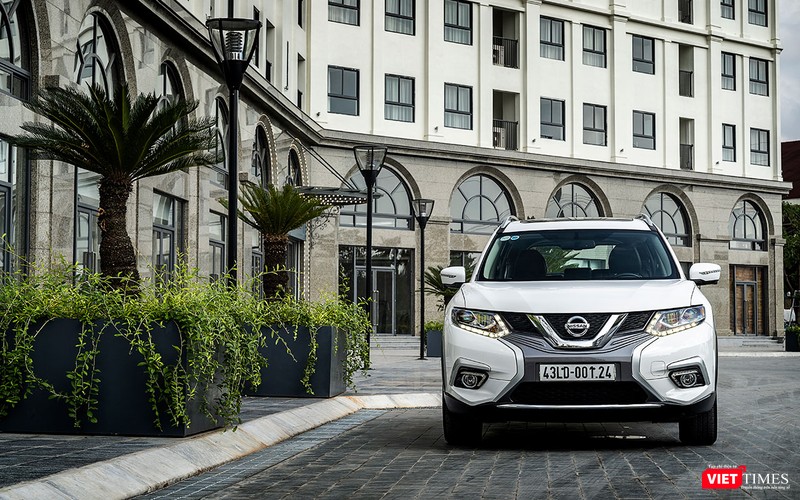 Thoáng nhìn, diện mạo của Nissan X-Trail V-Series có nét gì đó giống với mẫu Mitsubishi Outlander