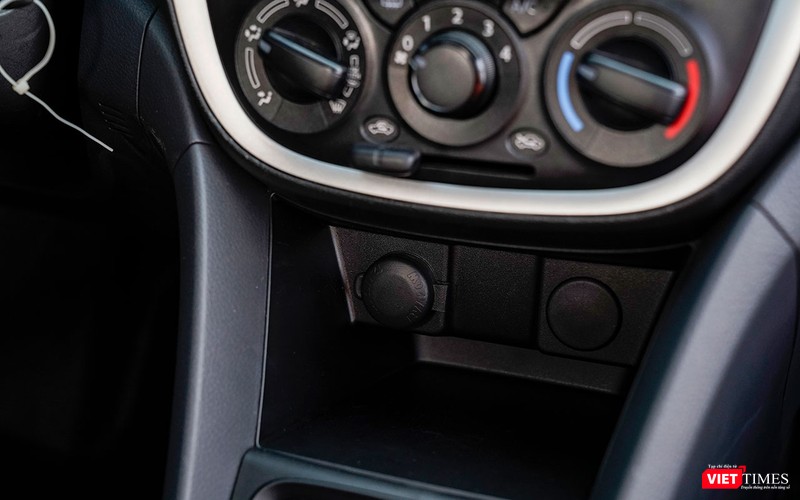 Không gian chứa đồ ở khu vực hàng ghế trước