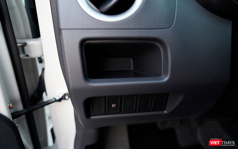 Không gian chứa đồ ở khu vực hàng ghế trước