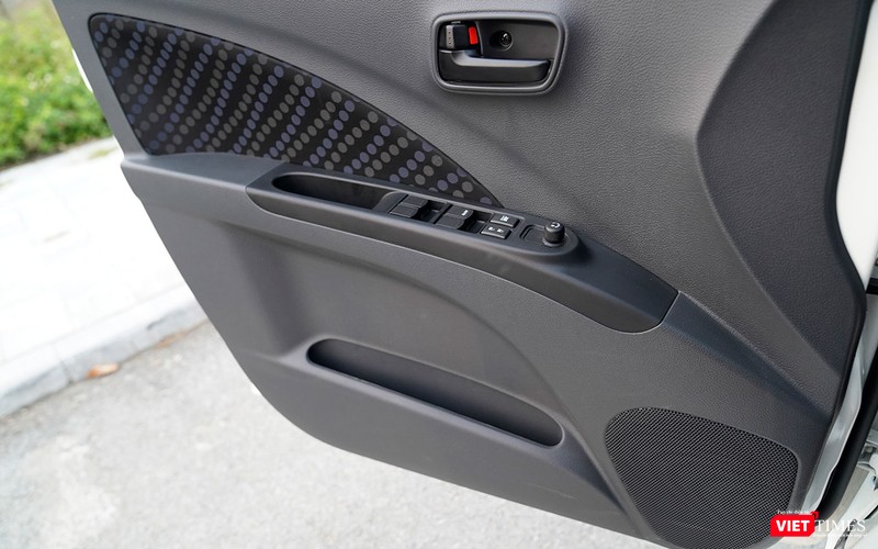 Không gian chứa đồ ở khu vực hàng ghế trước