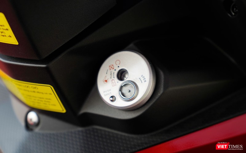 Ổ khó đa chức năng của SYM Star SR 170 với thiết kế tròn đặc trưng của SYM.