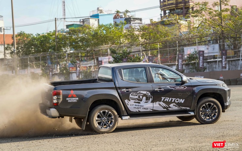 Màn trình diễn kỹ thuật drift đẹp mắt và không kém phần hồi hộp