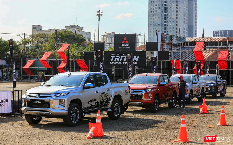 Dàn xe được chuẩn bị đầy đủ để khách hàng có dịp trải nghiệm các tính năng mới trên Mitsubishi Triton 2019.