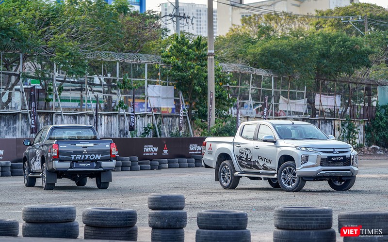 Mitsubishi Triton 2019 hiện mới chỉ 2 phiên sử dụng động cơ Diesel 2.4L MIVEC, chỉ có hộp số tự động 6 cấp. Phiên bản số sàn sẽ sớm được Mitsubishi đưa về để phục vụ các đối tượng khách hàng kinh doanh vận tải.