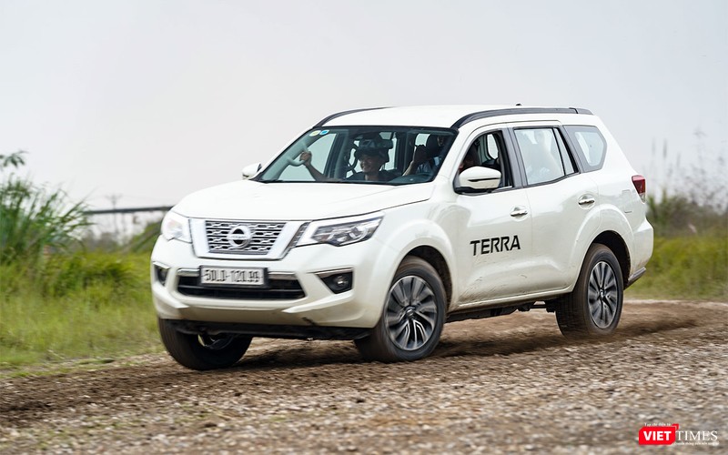 Bài thử này thử thách sự ổn định và cân bằng của chiếc xe, vì nếu không xử lý chính xác và chiếc xe không đáp ứng được, rất có thể chiếc xe sẽ bị lật. Bài thử này thử thách sự ổn định và cân bằng của chiếc xe, vì nếu không xử lý chính xác và chiếc xe không đáp ứng được, rất có thể chiếc xe sẽ bị lật.