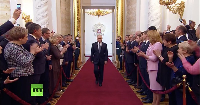 Những biện pháp trừng phạt của Mỹ sắp tới, cho dù là có thể rất “khắc nghiệt”, nhưng trong tương lai gần, chỉ có thể làm tăng mức độ tín nhiệm của người Nga với Putin. Những biện pháp trừng phạt của Mỹ sắp tới, cho dù là có thể rất “khắc nghiệt”, nhưng trong tương lai gần, chỉ có thể làm tăng mức độ tín nhiệm của người Nga với Putin.