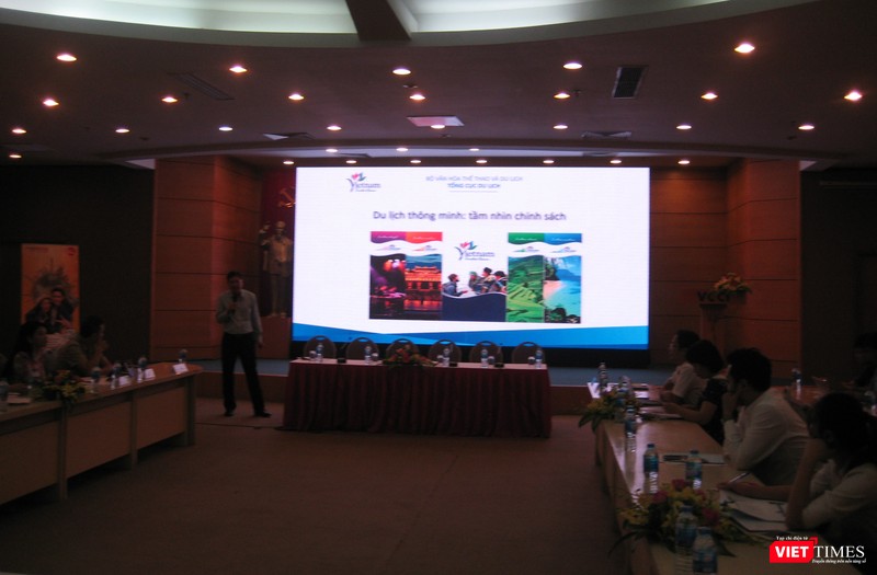 ông Vũ Quốc Trí - Chánh văn phòng Tổng cục Du lịch báo cáo tổng thể về du lịch thông minh