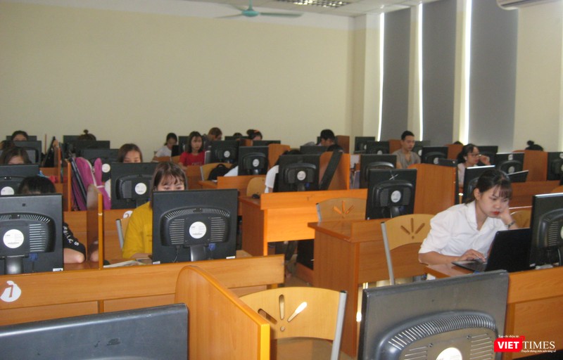 Mặc dù 80% sinh viên đã có máy tính xách tay nhưng ICTU vẫn phải duy trì phòng máy tính nhằm phục vụ cho nhóm còn lại, đặc biệt là với các sinh viên người dân tộc thiểu số. Mặc dù 80% sinh viên đã có máy tính xách tay nhưng ICTU vẫn phải duy trì phòng máy tính nhằm phục vụ cho nhóm còn lại, đặc biệt là với các sinh viên người dân tộc thiểu số.