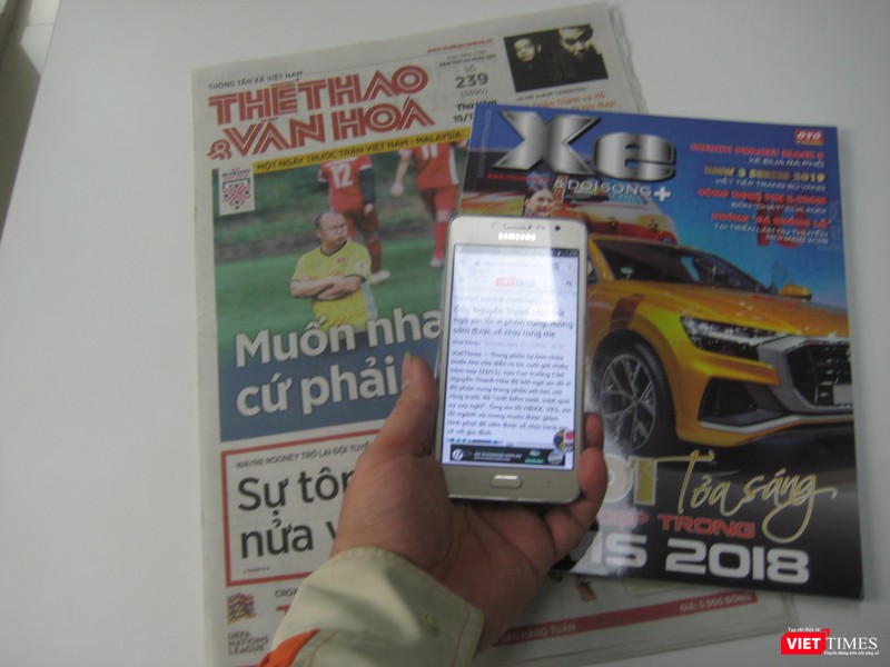 Khi đã sở hữu điện thoại thông minh thì ai cũng có thể đọc báo điện tử mọi nơi, mọi lúc