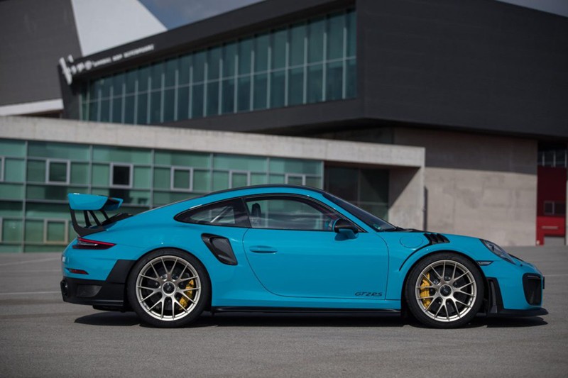 vi sao lai co nhieu sieu xe porsche 911 gt2 rs duoc rao ban den vay