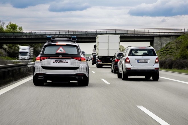 Xe hơi trong tương lai sẽ có… robot bảo vệ ảnh 9